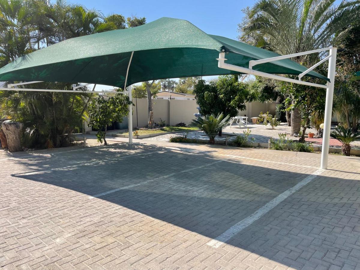 ホテル Ry Courtyard Oshakati エクステリア 写真