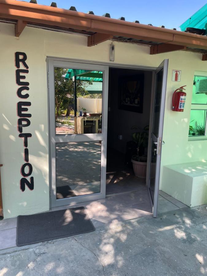 ホテル Ry Courtyard Oshakati エクステリア 写真